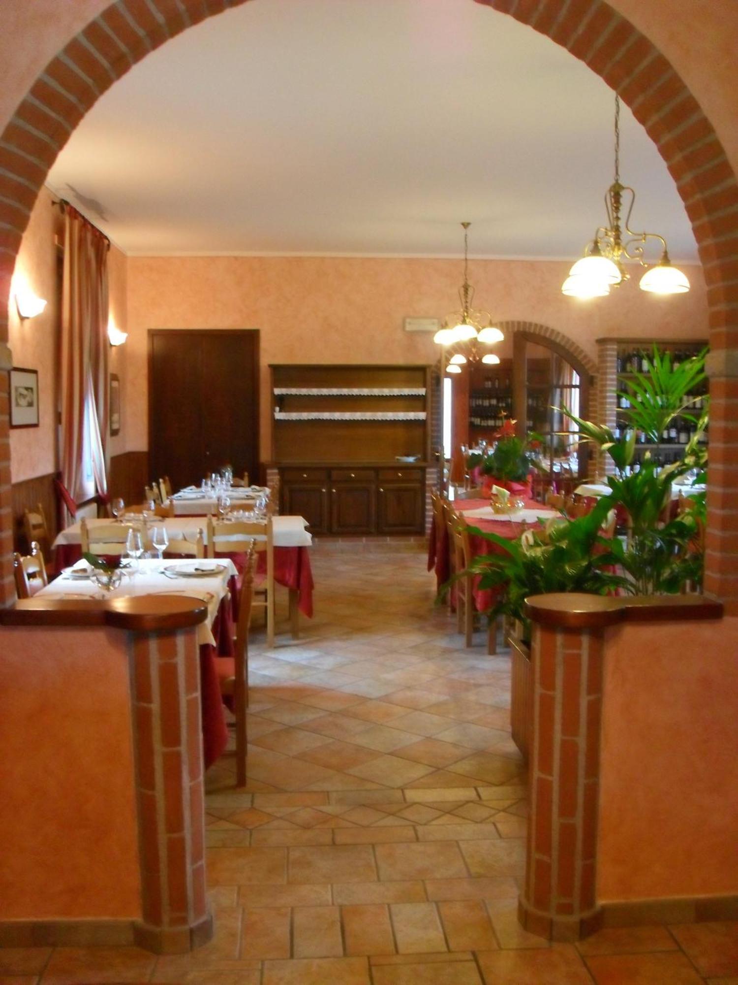 Ristorante Albergo Da Maurizio Cravanzana Extérieur photo