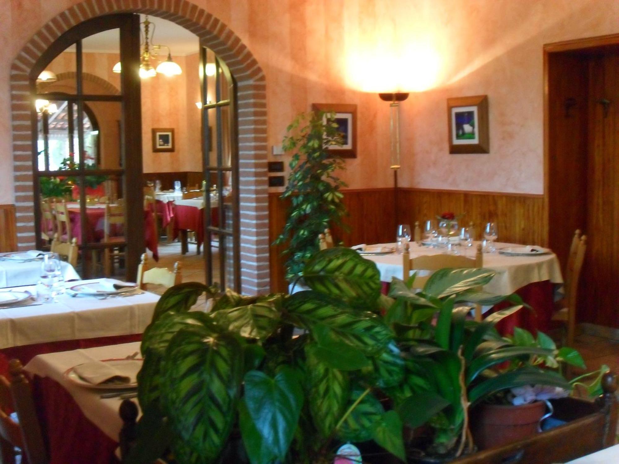 Ristorante Albergo Da Maurizio Cravanzana Extérieur photo