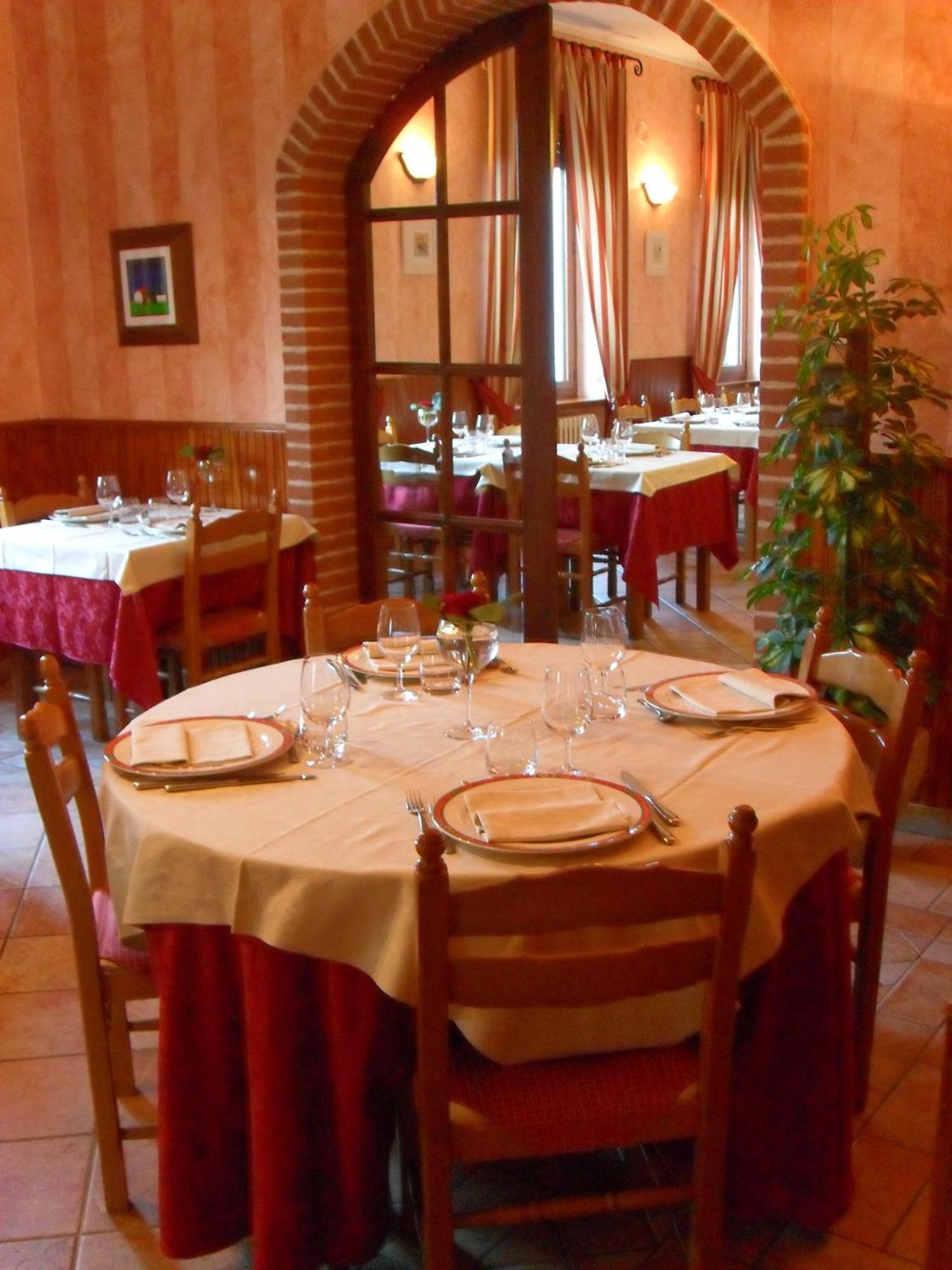 Ristorante Albergo Da Maurizio Cravanzana Extérieur photo