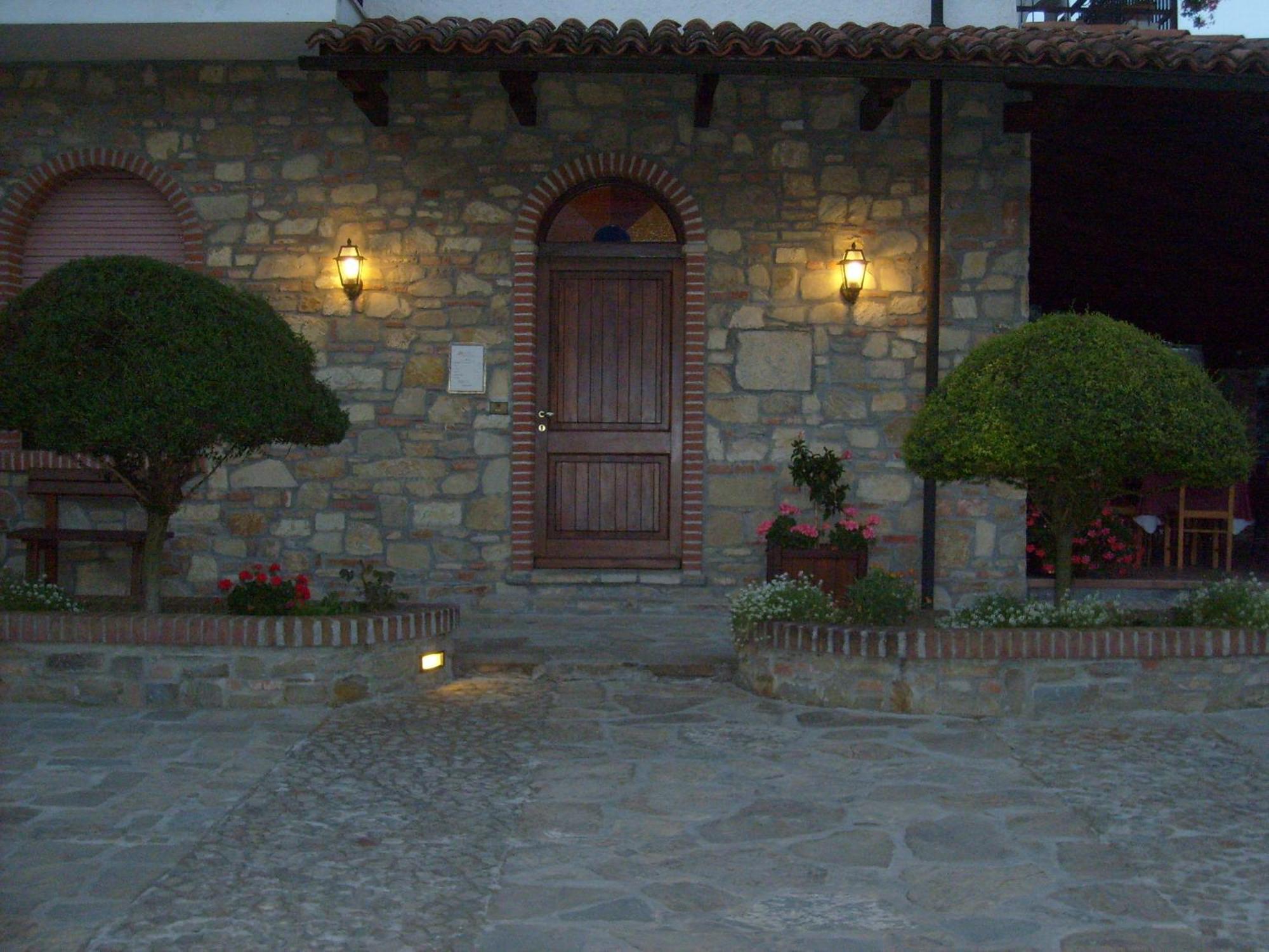 Ristorante Albergo Da Maurizio Cravanzana Extérieur photo