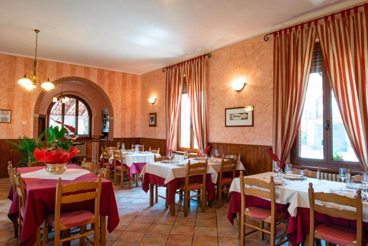 Ristorante Albergo Da Maurizio Cravanzana Extérieur photo